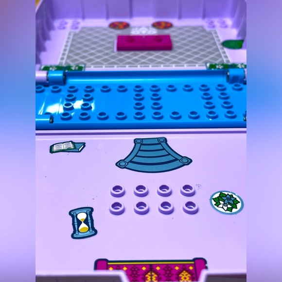 Lego 43175 Anna and Elsa’s Storybook Adventure Book - Picture 5 of 6